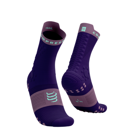 COMPRESSPORT Skarpetki do biegania trailowe PRORACING SOCKS V4 TRAIL purple/grape