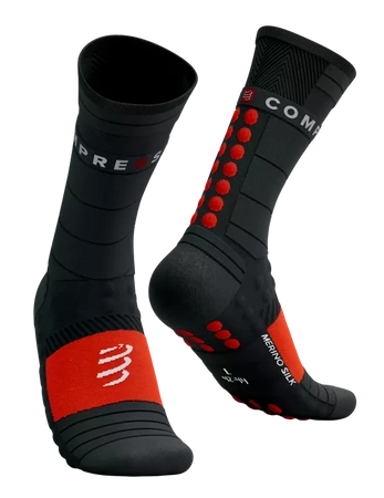 COMPRESSPORT Skarpetki biegowe zimowe PRO RACING SOCKS WINTER RUN black/high risk red