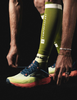 COMPRESSPORT Opaski kompresyjne na łydki R2V3 woodbine/white reflect