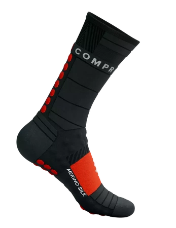 COMPRESSPORT Skarpetki biegowe zimowe PRO RACING SOCKS WINTER RUN black/high risk red