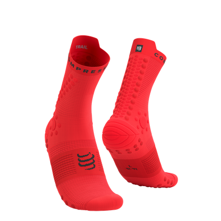 COMPRESSPORT Skarpetki do biegania trailowe PRORACING SOCKS V4 TRAIL fluo red/black