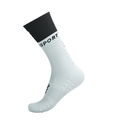 COMPRESSPORT Skarpetki kompresyjne do biegania MID COMPRESSION SOCKS V2.0 white/black