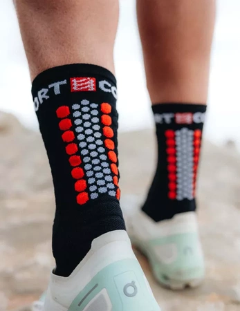 COMPRESSPORT Skarpetki do biegania ULTRA TRAIL SOCKS V2.0 black/red