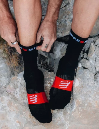 COMPRESSPORT Skarpetki do biegania ULTRA TRAIL SOCKS V2.0 black/red