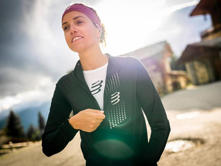 COMPRESSPORT Kurtka biegowa damska HURRICANE WINDPROOF JACKET czarna