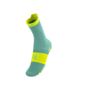COMPRESSPORT Skarpetki do biegania trailowe PRORACING SOCKS V4 TRAIL shell blue/safe yellow