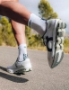 COMPRESSPORT Skarpetki do biegania wysokie PRORACING SOCKS V4 RUN HIGH white/black